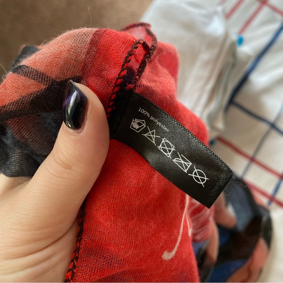 Blue and red scarf - Picture 4 of 6